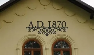 (ku každému štítku pridávame maskovací kryt na skrutky)