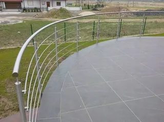 Zábradlie z nerezovej ocele balustrády skla