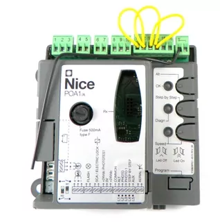 Riadiaca jednotka NICE POP je určená na ovládanie elektromechanických pohonov 24 V