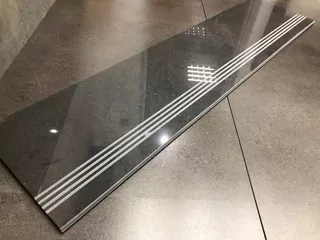 Čierne mramorové schodisko leštené 120x30