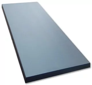 Plochý 3 cm vysoký.