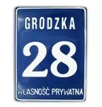 Moderná, robustná a elegantná tabuľka priamo pod Vaše dvere
