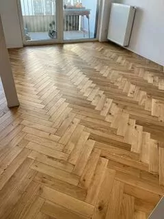 Klasická drevená dubová podlaha rybia kosť