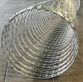 Ostnatý drôt - Špirálová harmonika z žiletkového drôtu Ø 45 cm