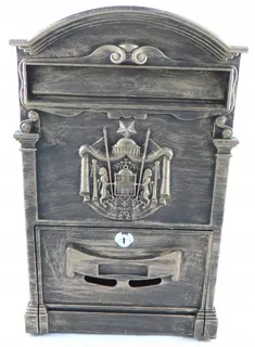 Box je vybavený cylindrickým zámkom s 2 kľúčmi.