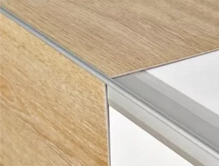 Schodiská na lepené vinylové panely