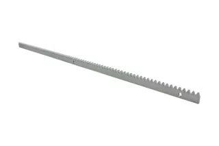 C10MM kovová ozubená lišta, pozinkovaná so spojmi medzi lištami (30 mm × 10 mm, modul 4).