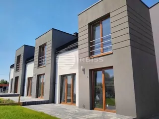 Výplň: 4x profil 40 × 20mm