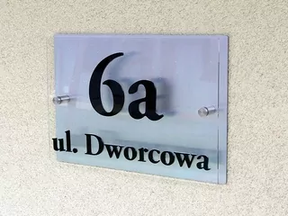 Číslo domu / nápis