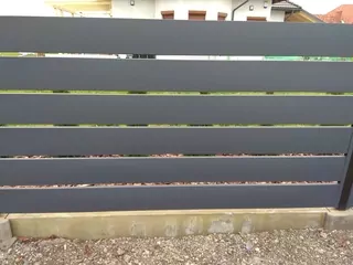 Moderné plot. Obr. Grafit panel