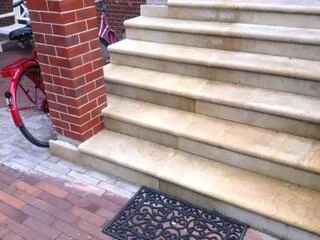Sandstone stupne zastavenia externého kameňa