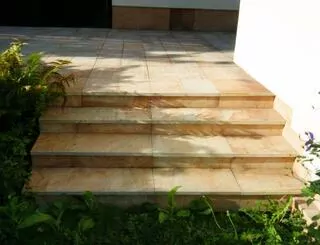 Sandstone s non-klznými stupňami kameňov