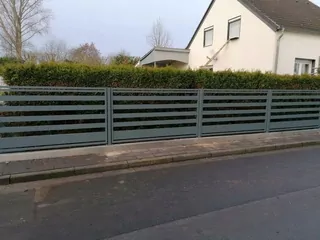 V našej ponuke máme moderné brány, brány a priečky z hliníka Copalini