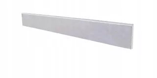Dosky sú vo farbe bieleho betónu.