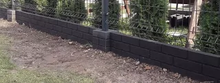 Grafitová farba, krásne vyzerá aj pod sieťkou