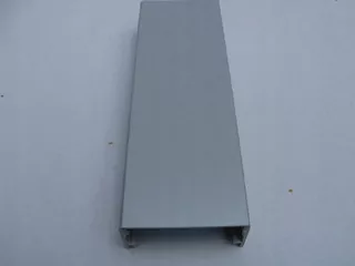 Obvodová lišta / obvodový rám z plastu PVC dodatočne obložený okennou dyhou vo farbe ALUMINIUM