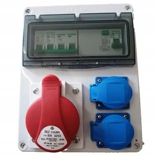 Všetky zásuvky spojené 2,5 mm2 a 32 a zásuvka 4mm2.