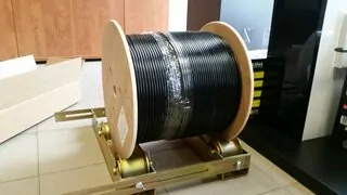 Kabel elektricky - Odvíjacie stojany na odvíjanie káblov z bubnov