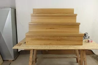 Drevené schody na vlastnú montáž (stupne, podstupne, podpery, ošetrenie, lamely atď...)