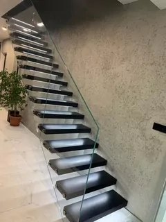 Schody z držiakových panelov, drevených, skle