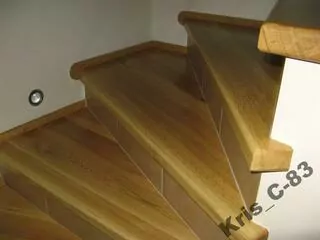 Drevené schody na vlastnú montáž (stupne, podstupne, podpery, ošetrenie, lamely atď...)