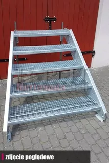 Trapézové schody. Externé galvanine 5 stupňov Nové