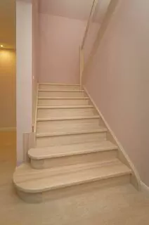 Drevené schody na vlastnú montáž (stupne, podstupne, podpery, ošetrenie, lamely atď...)