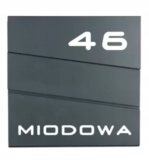 Rozperné hmoždinky s montážnymi skrutkami (4 ks) a dva kľúče v súprave.