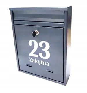 Dvere skrinky sú vybavené bubnovým zámkom a súpravou 2 kľúčov.