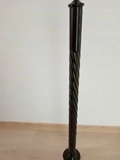 Kovový stĺpik 6 cm na schodisku