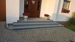Veľkoobchod s kameňom World&Stone Vám ponúka schody Padang Dark G654 v leštenej alebo