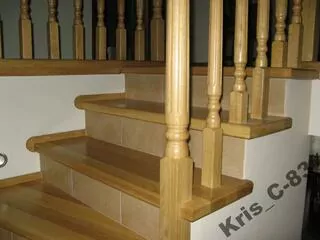 Drevené schody na vlastnú montáž (stupne, podstupne, podpery, ošetrenie, lamely atď...)