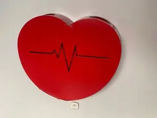 Srdce na orechy, visí na schodisku!