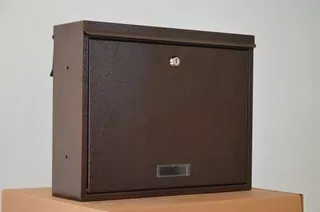 Box pre montáž do kovového plotu