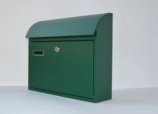 Box je vybavený cylindrickým zámkom + 2 kľúče