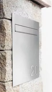 Box je vybavený zámkom + 2 kľúče