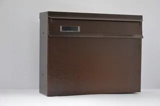 Box pre montáž do kovového plotu