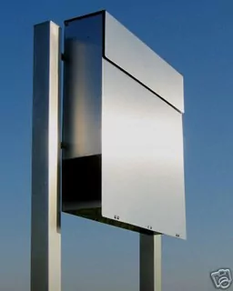 Zámok je umiestnený pod klapkou na vkladanie