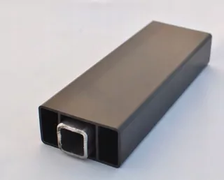 Čierna PVC koľajnica s oceľovou výstužou