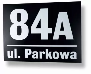 40 × 30 cm. vyrobené z čierneho brušovaného dibond, potlačené UV metódou. veľmi odolné a elegantné