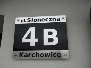 Okrem toho ku každej tabuľke skrutky a montážny návod.