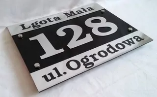 Okrem toho ku každej tabuľke skrutky a montážny návod.
