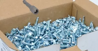 Skrutky, šróby - Samoreznými skrutkami 13 mm balenie 11000pcs + 7mm kľúč