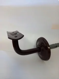 Držiak na zábradlie okrúhly hnedý