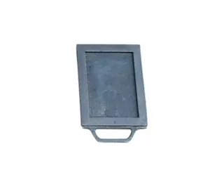 Liatinový komínový otvor 21 × 17cm malý