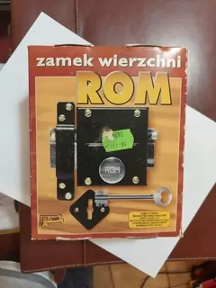 K zámku pripájam 4 kľúče. Zámok starej, poľskej, slušnej výroby.
