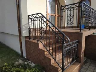 Vyrábame kované zábradlia a plotové priečky v akomkoľvek vzore a na akýkoľvek rozmer.